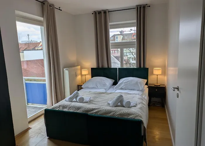 Munich Large Apartment 110 Qm, 3 Bedrooms And Very Central 1-12 Guests