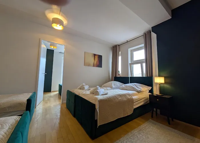 Munich Large Apartment 110 Qm, 3 Bedrooms And Very Central 1-12 Guests