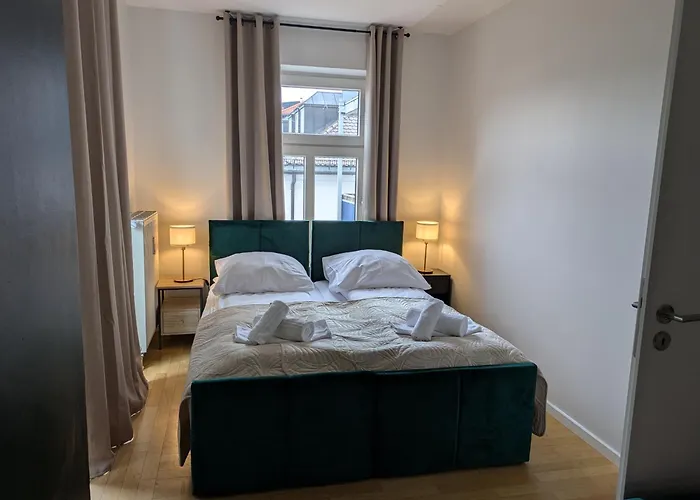 Munich Large Apartment 110 Qm, 3 Bedrooms And Very Central 1-12 Guests