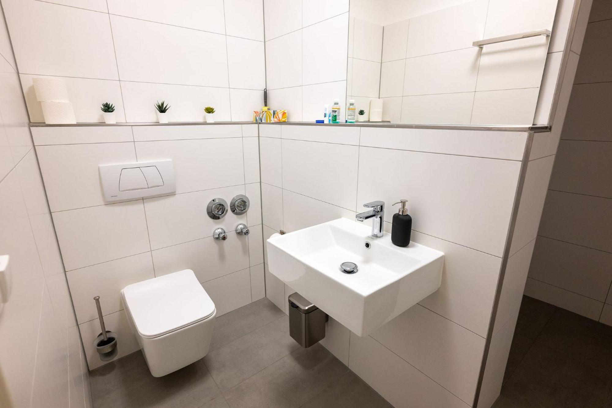 Large 110 Qm, 3 Bedrooms And Very 1-12 Guests * Munich