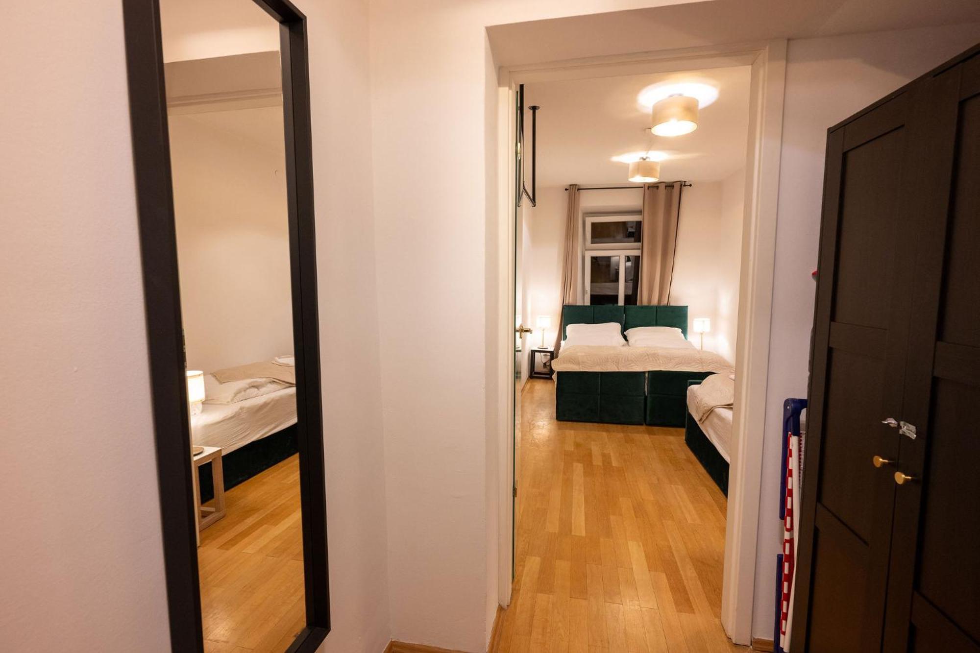 Large 110 Qm, 3 Bedrooms And Very 1-12 Guests Apartment München